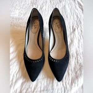 Life stride size 9.5 sueded cut out heels